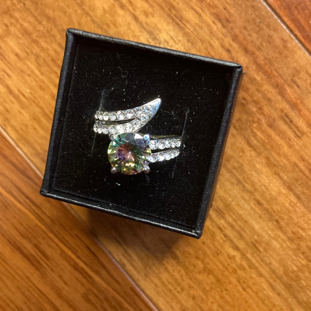 FLASH SALE
 - BUNDLE THIS FOR $8 Design ring